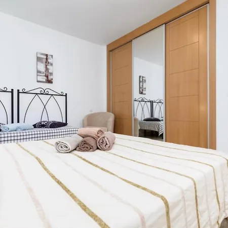 Tinajas No.6 Villa *